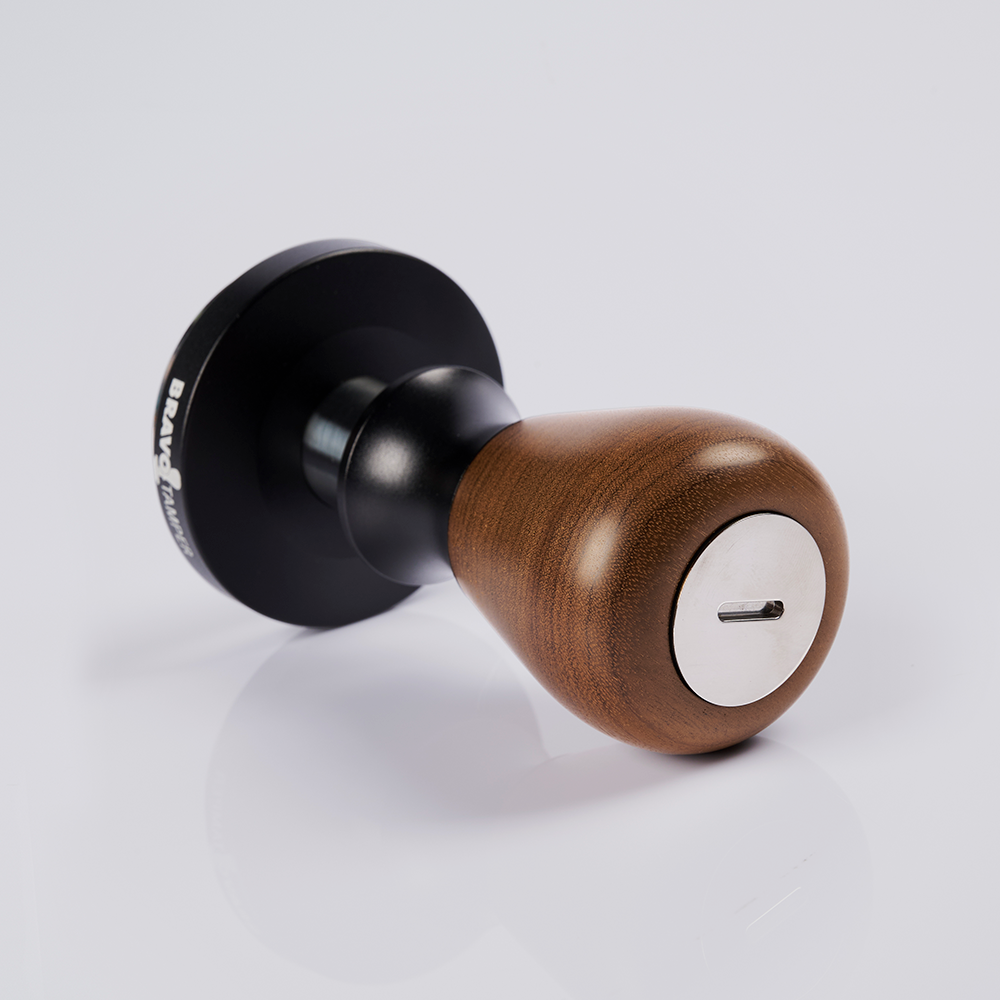 Tamper com Regulagem de Pressão Bravo - Preto Fosco - Cabo de Madeira