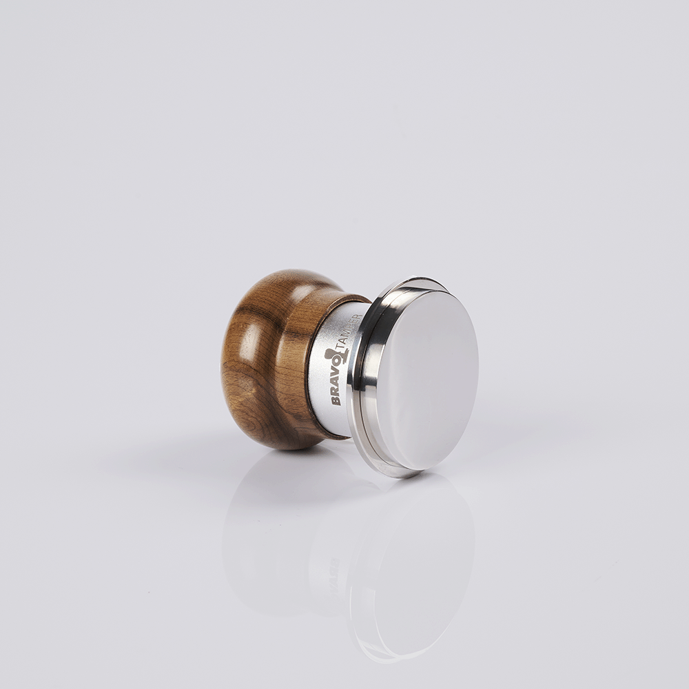 Mini Tamper Bravo com Punho de Madeira Clara e Saia Prata
