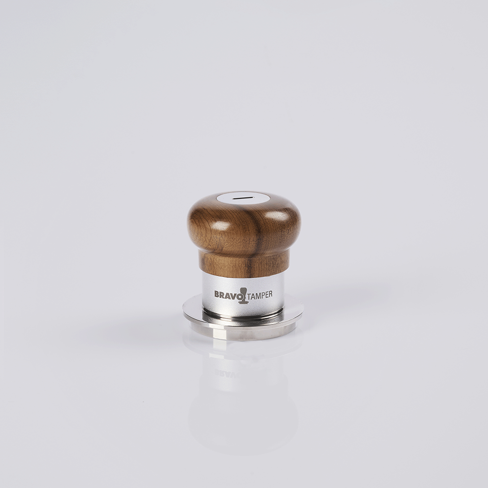 Mini Tamper Bravo com Punho de Madeira Clara e Saia Prata